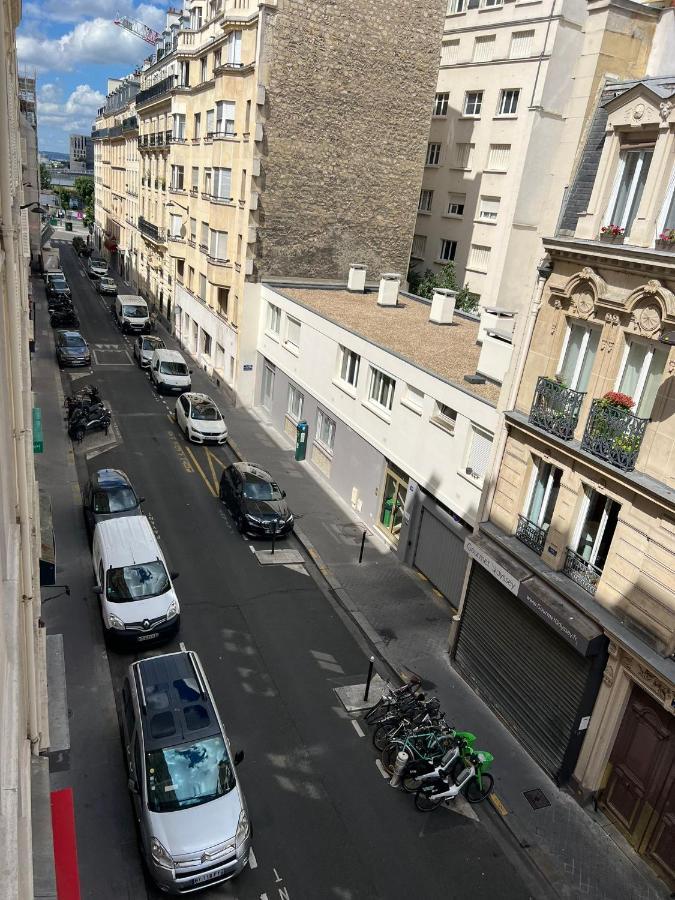 Moderne Au Coeur De Batignolles * Parigi